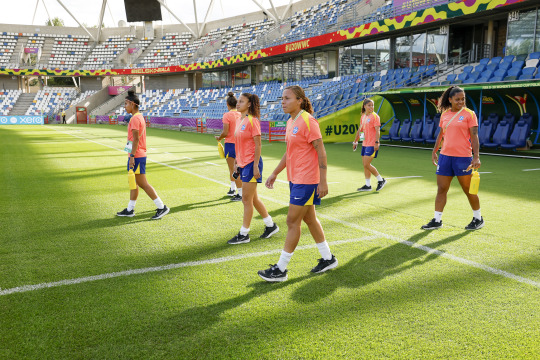 Seleção Brasileira FEM Sub-20 - Reconhecimento do estádio de Bielsko-Biala-01.jpg