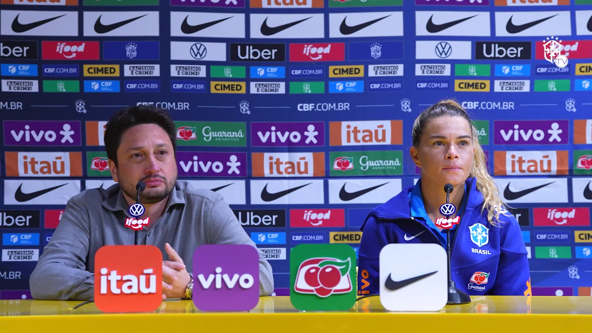 Coletiva de imprensa com Arthur Elias e Tamires.mp4